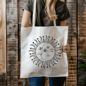 Borsa shopping in cotone bianco con stampa circolare nera raffigurante l'unione mistica di sole e luna con raggi ondulati.