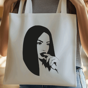Borsa shopping in cotone bianco con stampa nera stilizzata di una donna dai lunghi capelli scuri e manici lunghi a spalla.