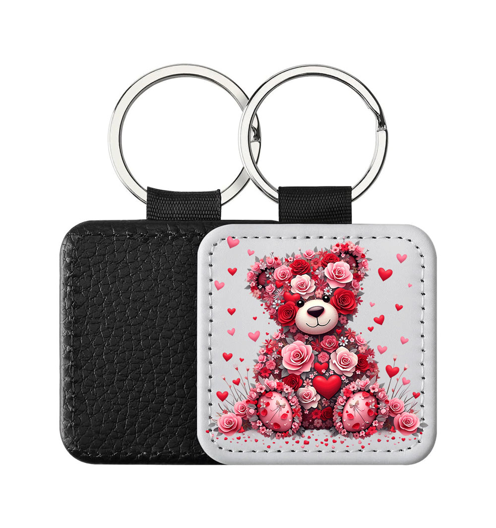 Portachiavi Quadrato CP-0001 in pelle PU con illustrazione di orsetto composto da rose rosse e rosa con cuoricini, retro nero in pelle e anello in acciaio