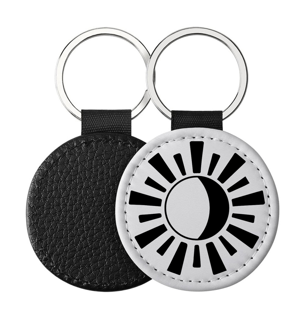 Portachiavi Rotondo CP-0003 in pelle PU con grafica stilizzata in bianco e nero di sole e luna, retro nero in pelle e anello in acciaio