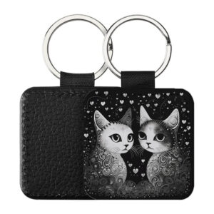 Portachiavi Quadrato CP-0034 in pelle PU con illustrazione in bianco e nero di due gattini decorati con cuoricini, retro nero in pelle e anello in acciaio