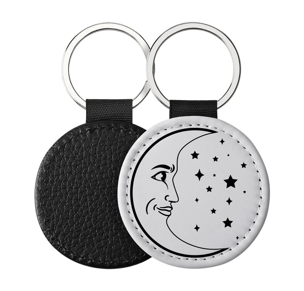 Portachiavi Rotondo CP-0009 in pelle PU con illustrazione minimalista in bianco e nero di una luna crescente sorridente con stelle, retro nero in pelle e anello in acciaio