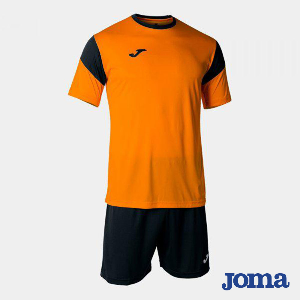 Kit calcio Joma Phoenix arancione e nero con maglia bicolore a maniche corte e pantaloncini neri