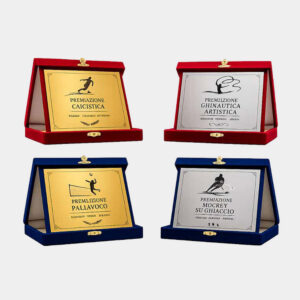Targhe sportive personalizzabili in cofanetto velluto rosso e blu per premiazioni calcio, ginnastica artistica, pallavolo e hockey su ghiaccio